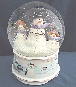 Snow Family Musical Snow Globe **Sold Out**